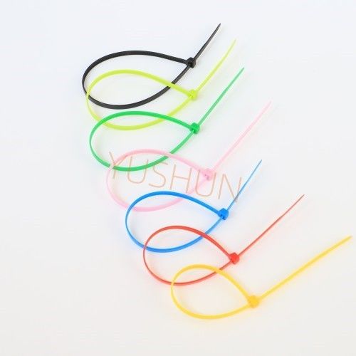 Los lazos de plástico de cable de nylon de autobloqueo duradero - OEM - Disponible en blanco o negro