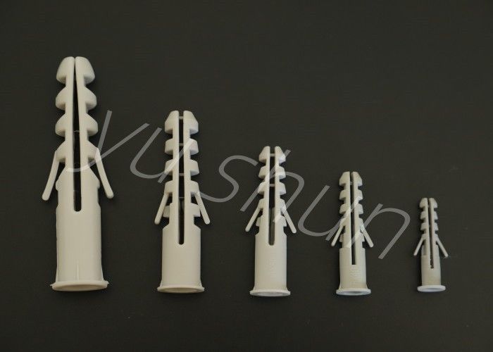 El plástico amplía clavos con el uso del tornillo de Grey Color Plastic Wall Plug de la luz S6 del tornillo 6m m para la pared