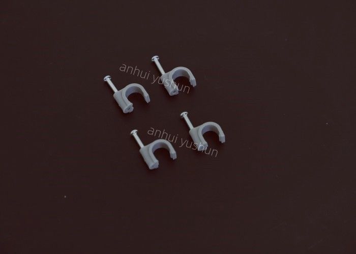 Clips de cable de plástico de alta durabilidad 4 mm - 25 mm para la gestión de cables interiores / exteriores