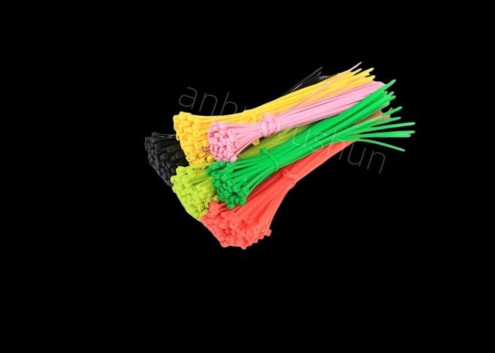 Alta resistencia de plástico de nylon de cable de corbata Rango de temperatura de -40 ° C a 85 ° C Resistencia a la tracción 18 libras