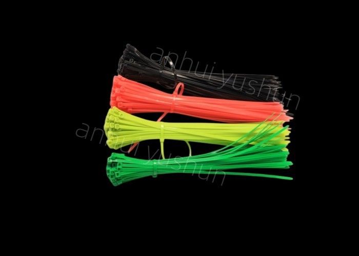 Uno mismo ULTRAVIOLETA del OEM que cierra la resistencia 15m m de nylon 1200m m del multicolor de las bridas de plástico
