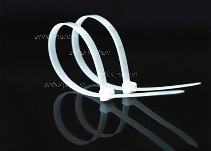 Uno mismo ULTRAVIOLETA del OEM que cierra la resistencia 15m m de nylon 1200m m del multicolor de las bridas de plástico