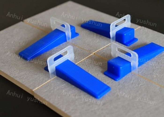 La cuña de los accesorios del sistema de la teja de la nivelación de la escuela equipa el uso de todos los colores para instalar el suelo